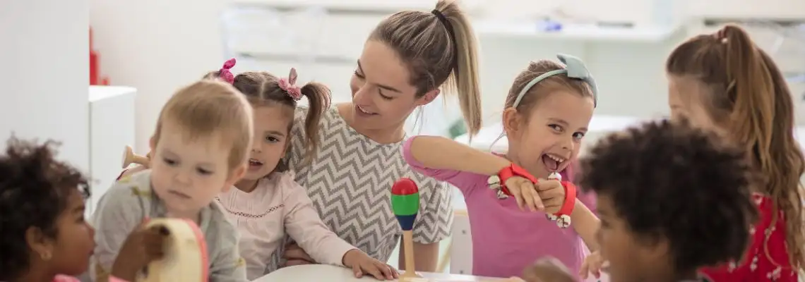 Auxiliar de Creche - Noções Gerais Auxiliar de Creche - Noções Gerais