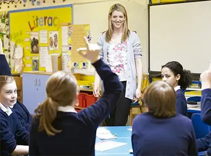 Docência - formação, trabalho e práticas educativas Docência - formação, trabalho e práticas educativas