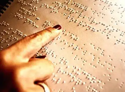 Como funciona o sistema Braille?